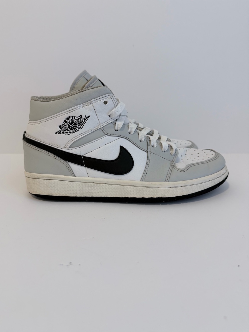 Nike Womens Air Jordan 1 Mid BQ6472-015 Light Smoke Gray Basketball Shoes Size 8